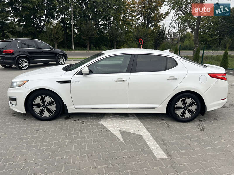 Седан Kia Optima 2013 в Старом Самборе