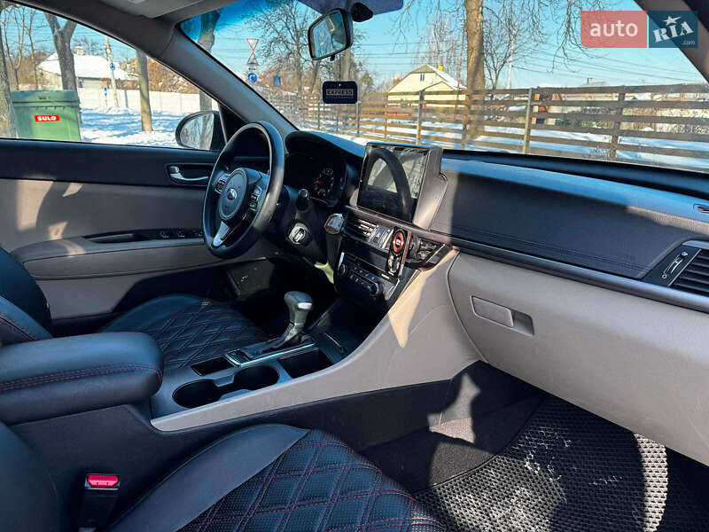 Седан Kia Optima 2015 в Києві