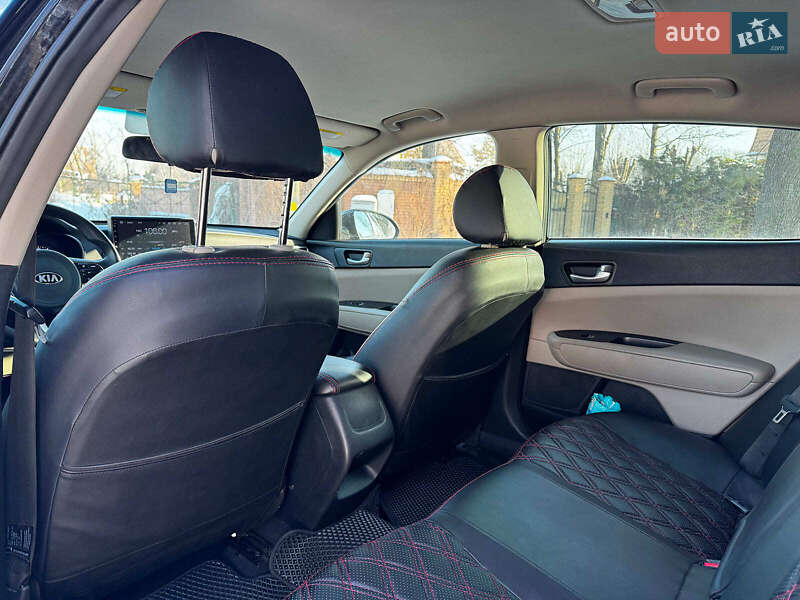 Седан Kia Optima 2015 в Києві