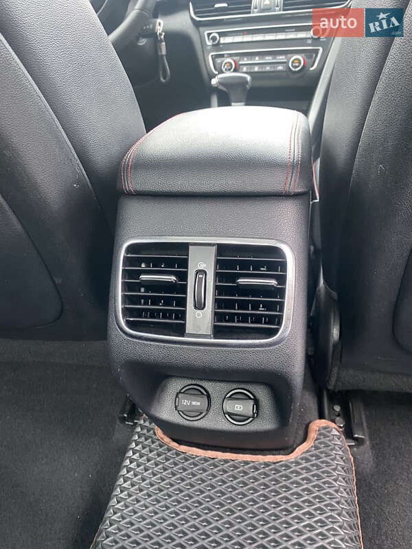 Седан Kia Optima 2017 в Києві