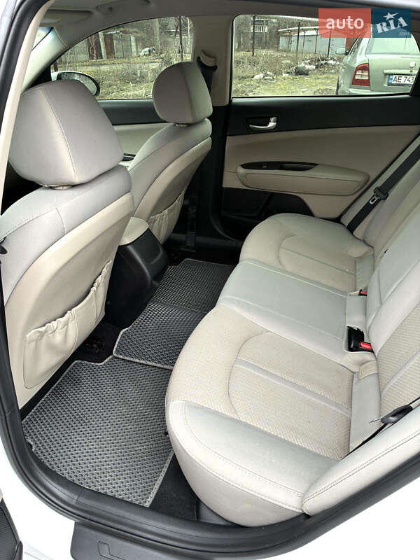 Седан Kia Optima 2017 в Днепре
