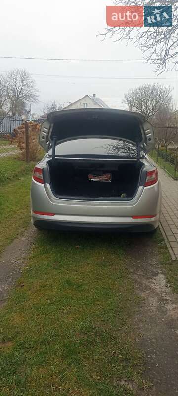 Седан Kia Optima 2013 в Львове