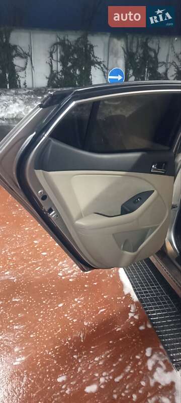 Седан Kia Optima 2013 в Львове