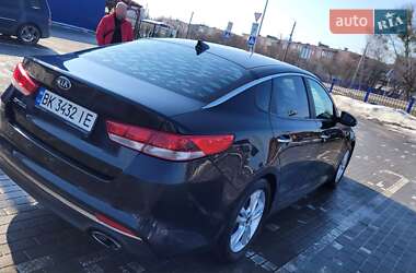 Седан Kia Optima 2015 в Луцке