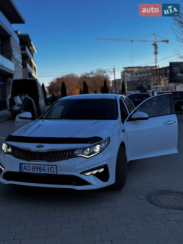 Седан Kia Optima 2019 в Ужгороде