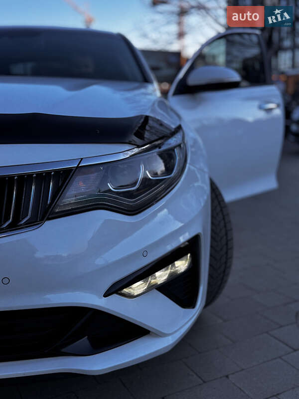 Седан Kia Optima 2019 в Ужгороде