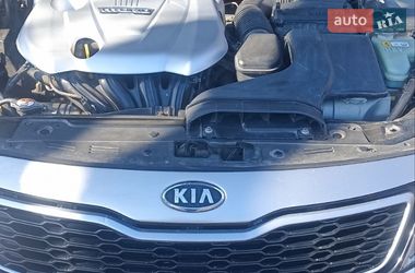 Седан Kia Optima 2013 в Львове