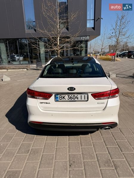 Седан Kia Optima 2016 в Ровно