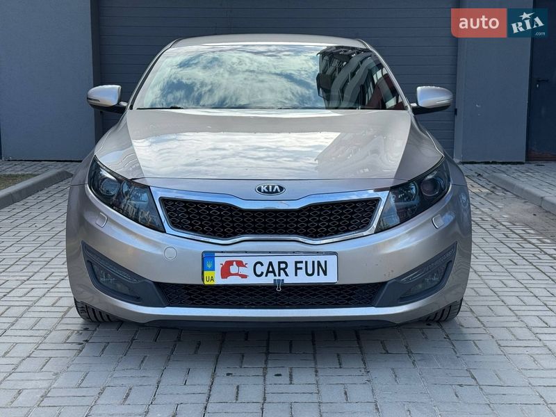 Седан Kia Optima 2012 в Львове