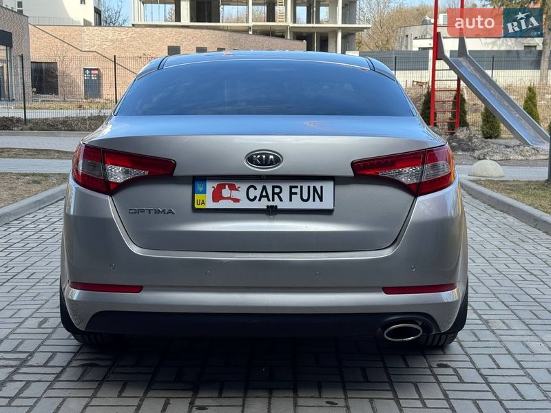 Седан Kia Optima 2012 в Львове