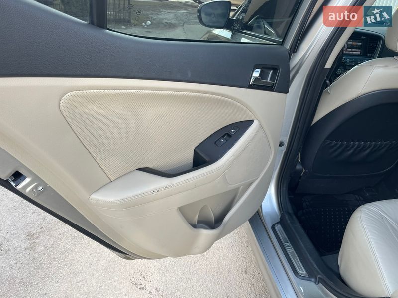Седан Kia Optima 2012 в Тернополе