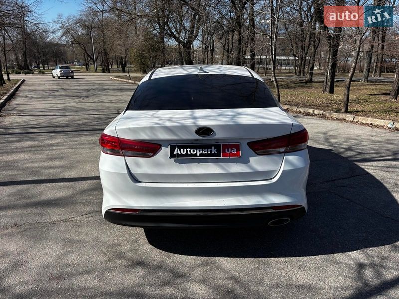 Седан Kia Optima 2016 в Запоріжжі
