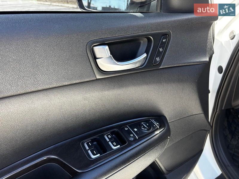 Седан Kia Optima 2016 в Запоріжжі