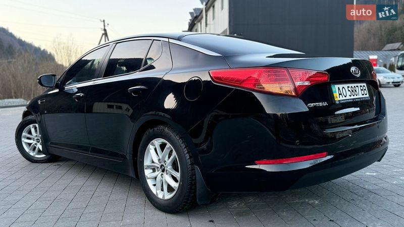 Седан Kia Optima 2012 в Міжгір'ї