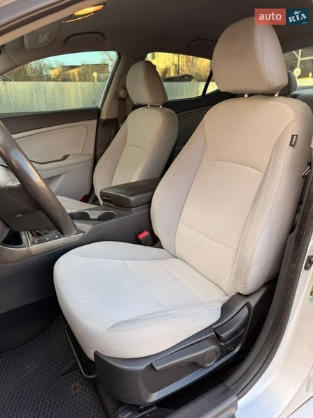 Седан Kia Optima 2012 в Києві