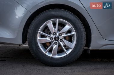 Седан Kia Optima 2017 в Киеве