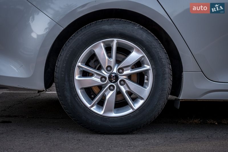 Седан Kia Optima 2017 в Киеве