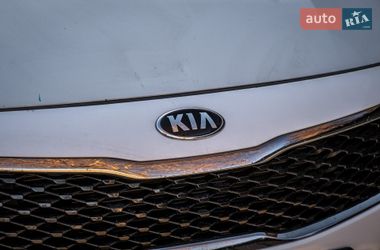 Седан Kia Optima 2017 в Киеве