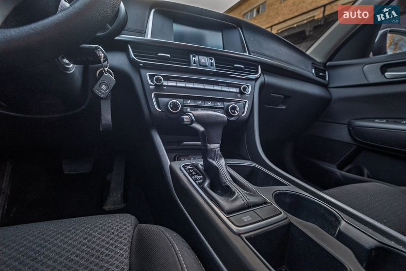 Седан Kia Optima 2017 в Киеве