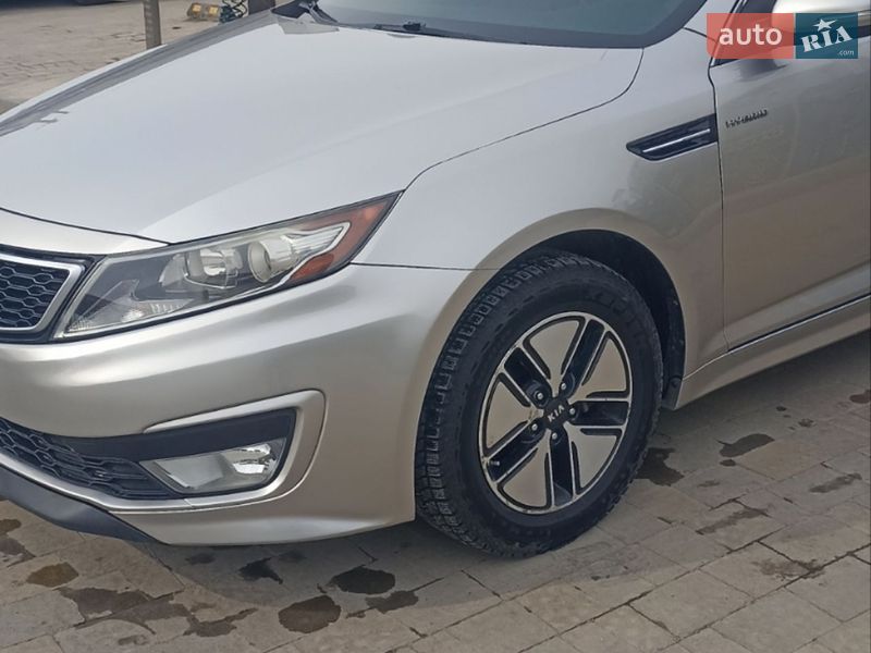 Седан Kia Optima 2013 в Львове