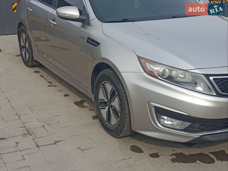 Седан Kia Optima 2013 в Львове