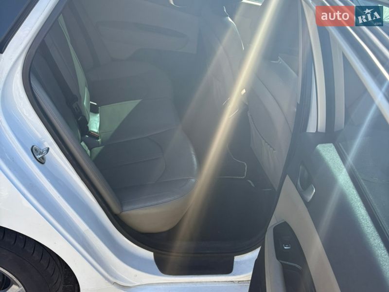 Седан Kia Optima 2016 в Киеве