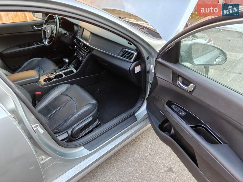 Седан Kia Optima 2017 в Киеве
