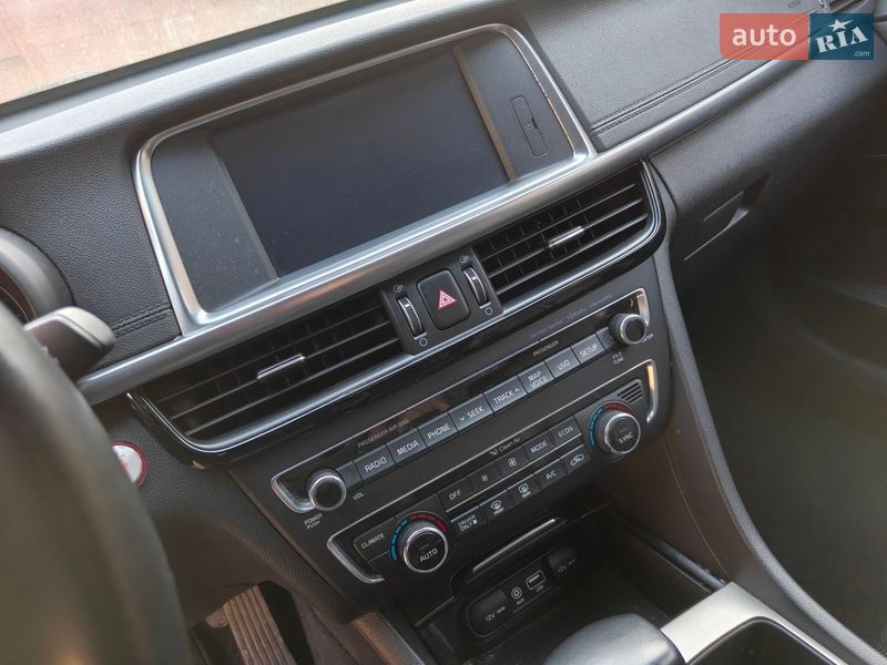 Седан Kia Optima 2017 в Киеве