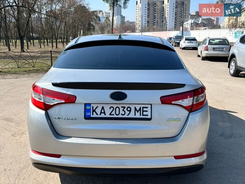 Седан Kia Optima 2013 в Киеве
