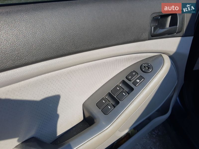 Седан Kia Optima 2015 в Львові