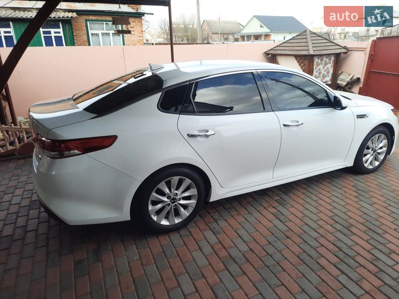 Седан Kia Optima 2016 в Прилуках