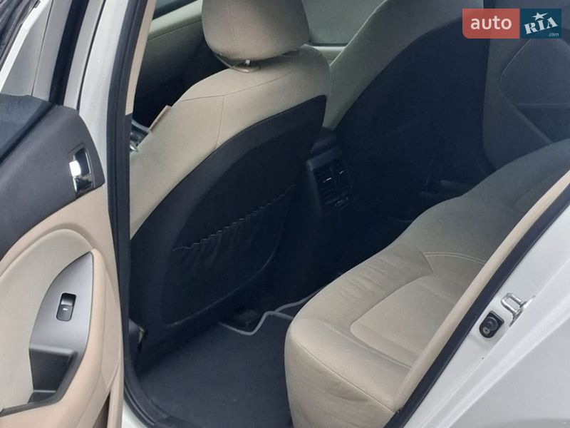 Седан Kia Optima 2012 в Луцке