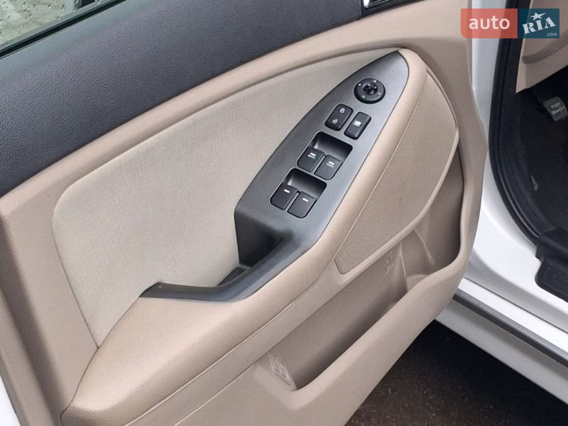 Седан Kia Optima 2012 в Луцке