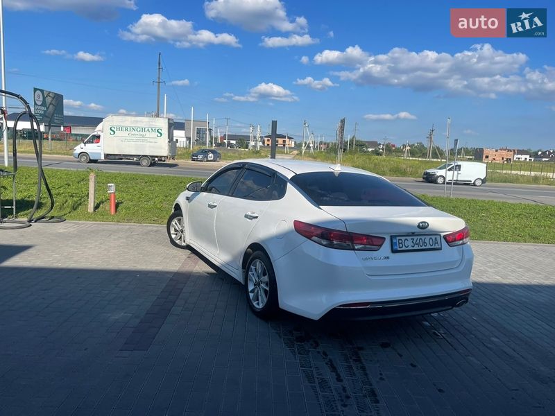 Седан Kia Optima 2016 в Львове