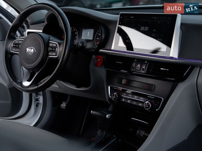 Седан Kia Optima 2016 в Днепре