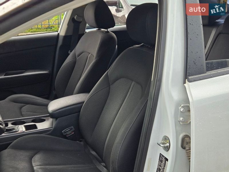 Седан Kia Optima 2016 в Киеве