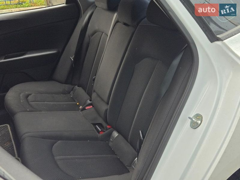 Седан Kia Optima 2016 в Киеве