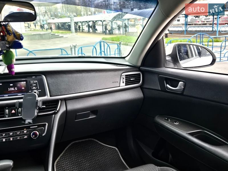 Седан Kia Optima 2016 в Киеве