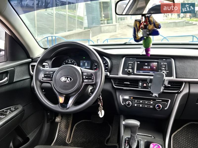 Седан Kia Optima 2016 в Киеве