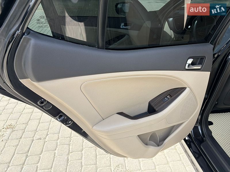 Седан Kia Optima 2014 в Черновцах