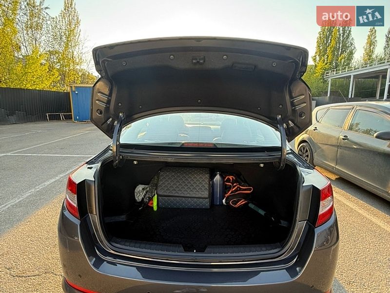 Седан Kia Optima 2012 в Києві