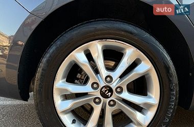 Седан Kia Optima 2012 в Києві