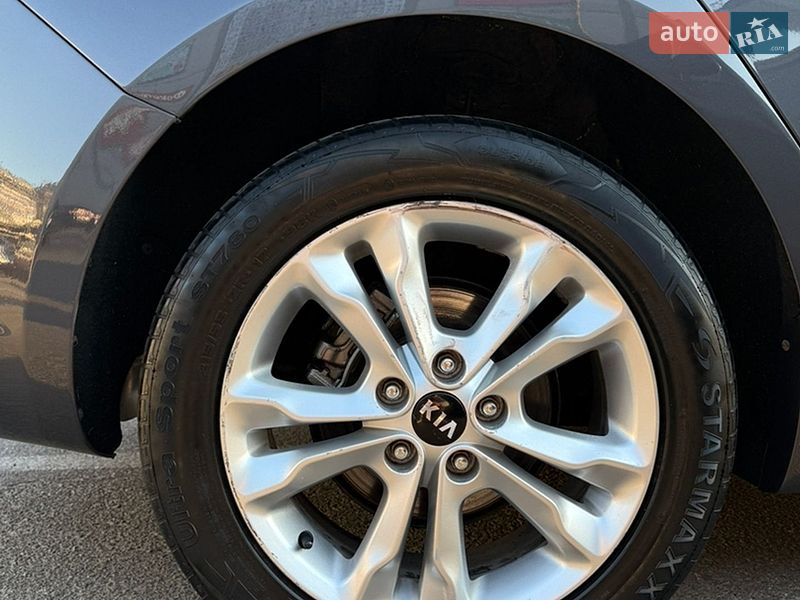 Седан Kia Optima 2012 в Києві