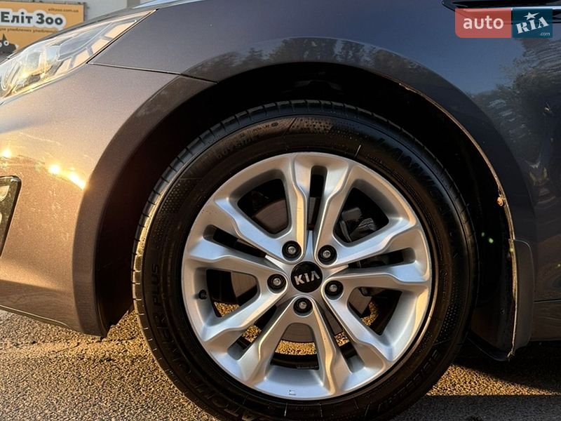 Седан Kia Optima 2012 в Києві