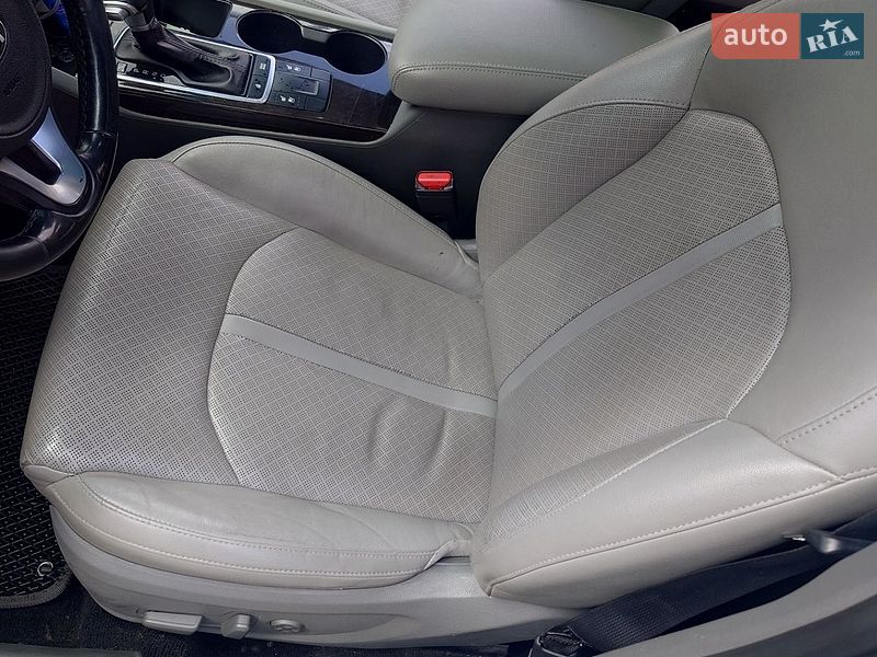 Седан Kia Optima 2015 в Львове