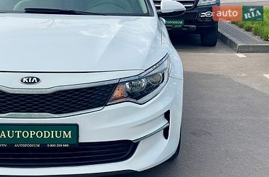 Седан Kia Optima 2016 в Киеве