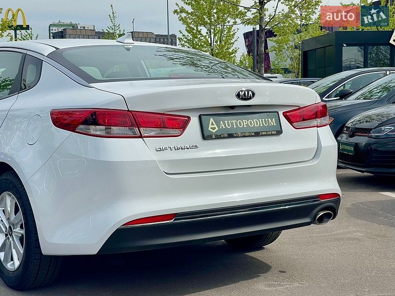 Седан Kia Optima 2016 в Киеве