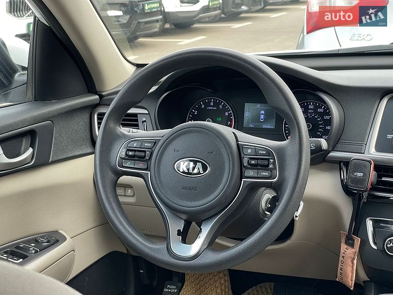 Седан Kia Optima 2016 в Киеве