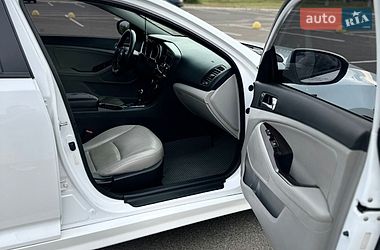 Седан Kia Optima 2014 в Киеве