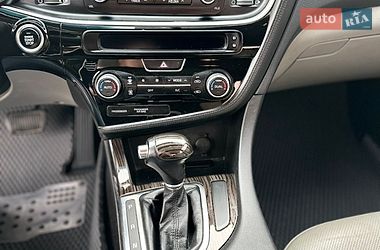 Седан Kia Optima 2014 в Киеве